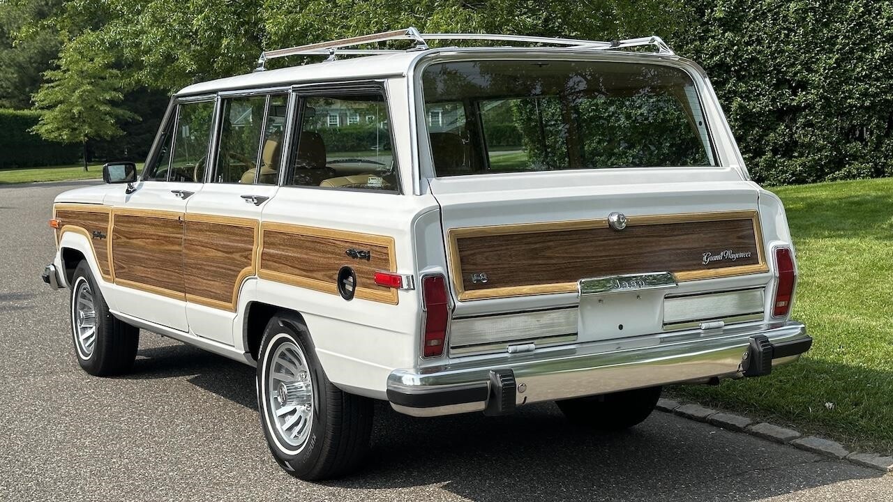 Jeep-Wagoneer-1988-SUV-2