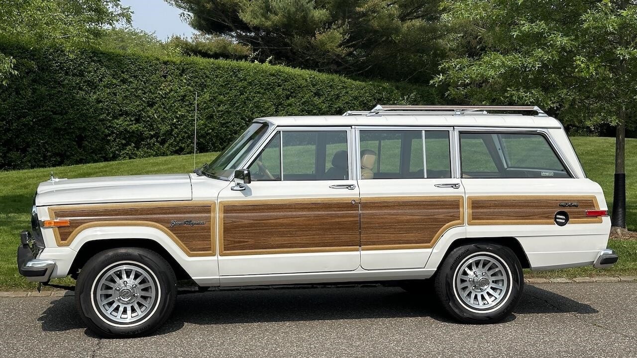 Jeep-Wagoneer-1988-SUV-21