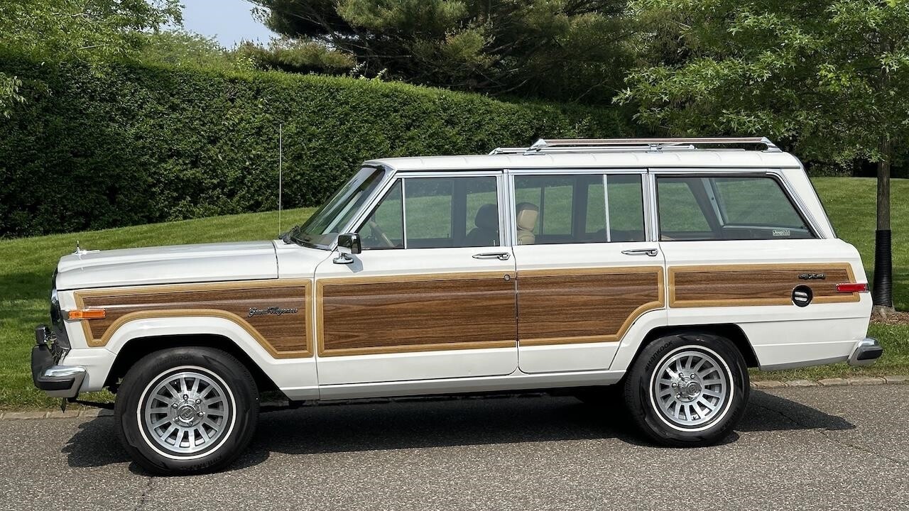 Jeep-Wagoneer-1988-SUV-22