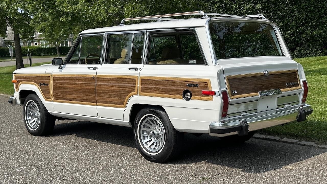 Jeep-Wagoneer-1988-SUV-3