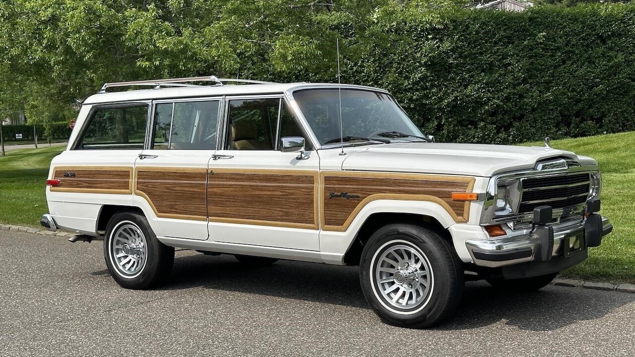 Jeep-Wagoneer-1988-SUV-34