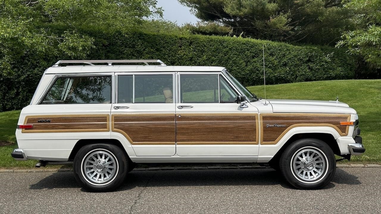 Jeep-Wagoneer-1988-SUV-35