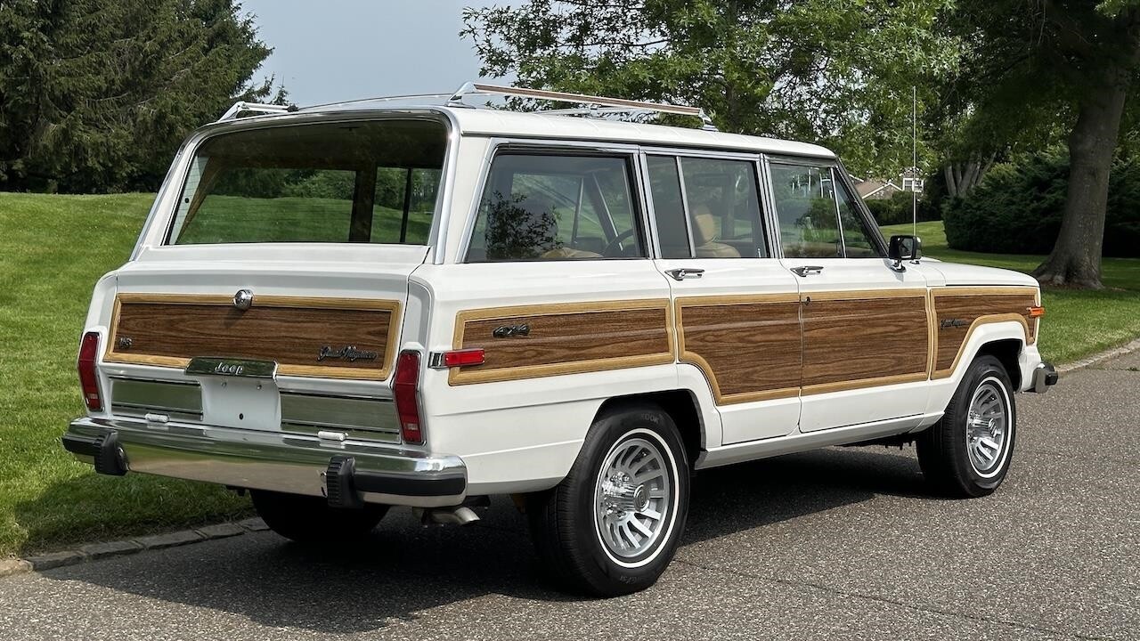 Jeep-Wagoneer-1988-SUV-37