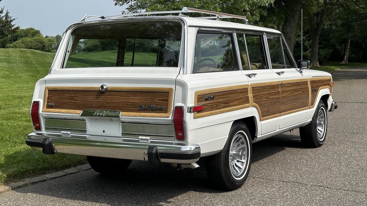 Jeep-Wagoneer-1988-SUV-38
