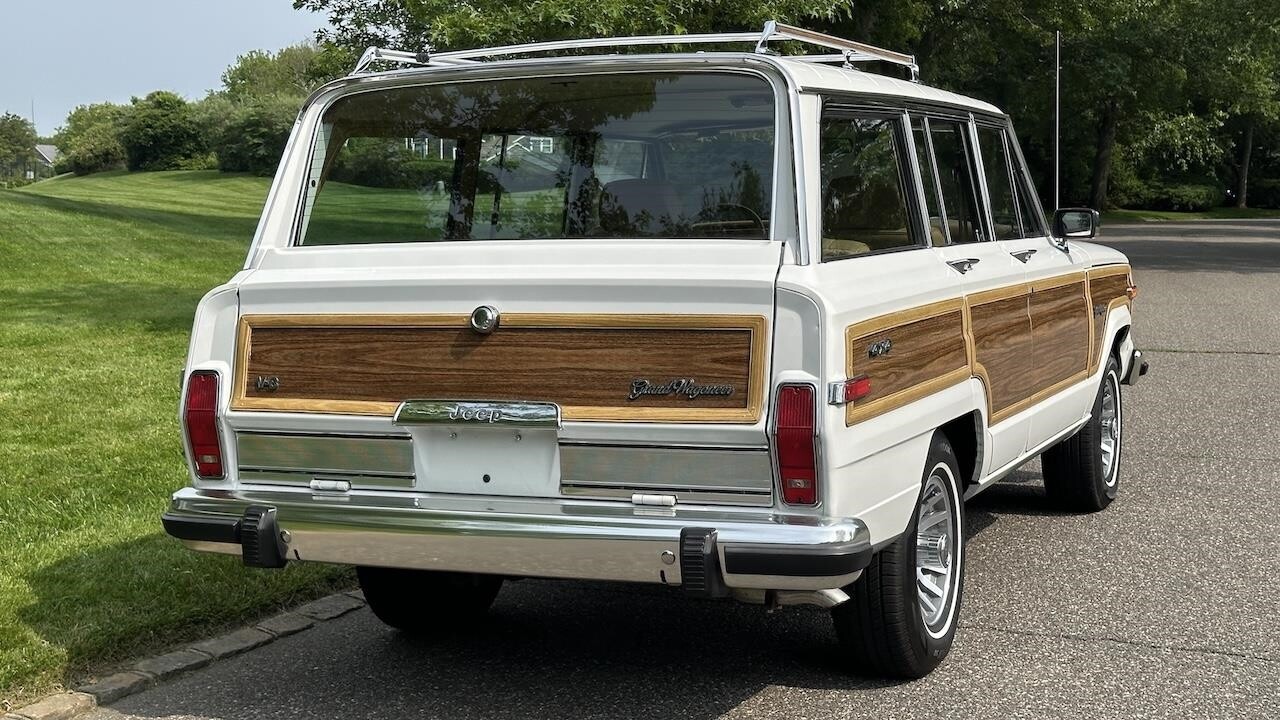 Jeep-Wagoneer-1988-SUV-39