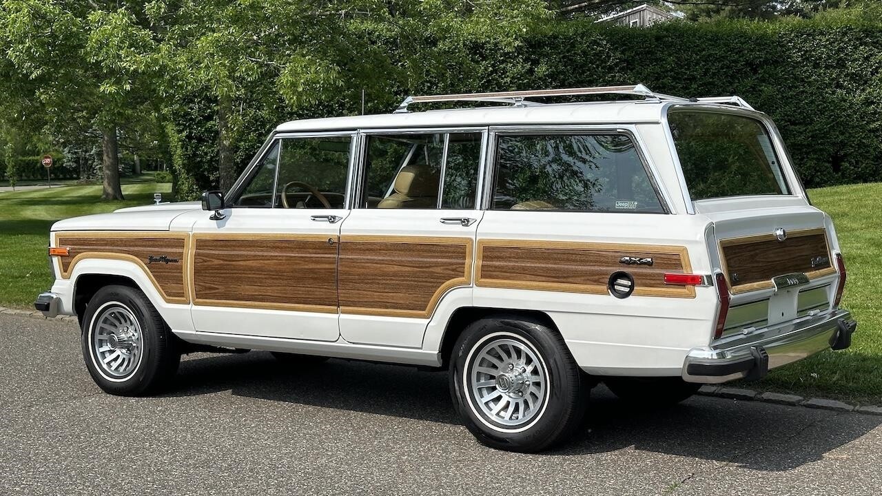 Jeep-Wagoneer-1988-SUV-4