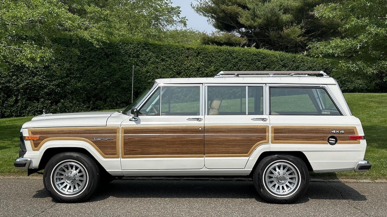 Jeep-Wagoneer-1988-SUV-5