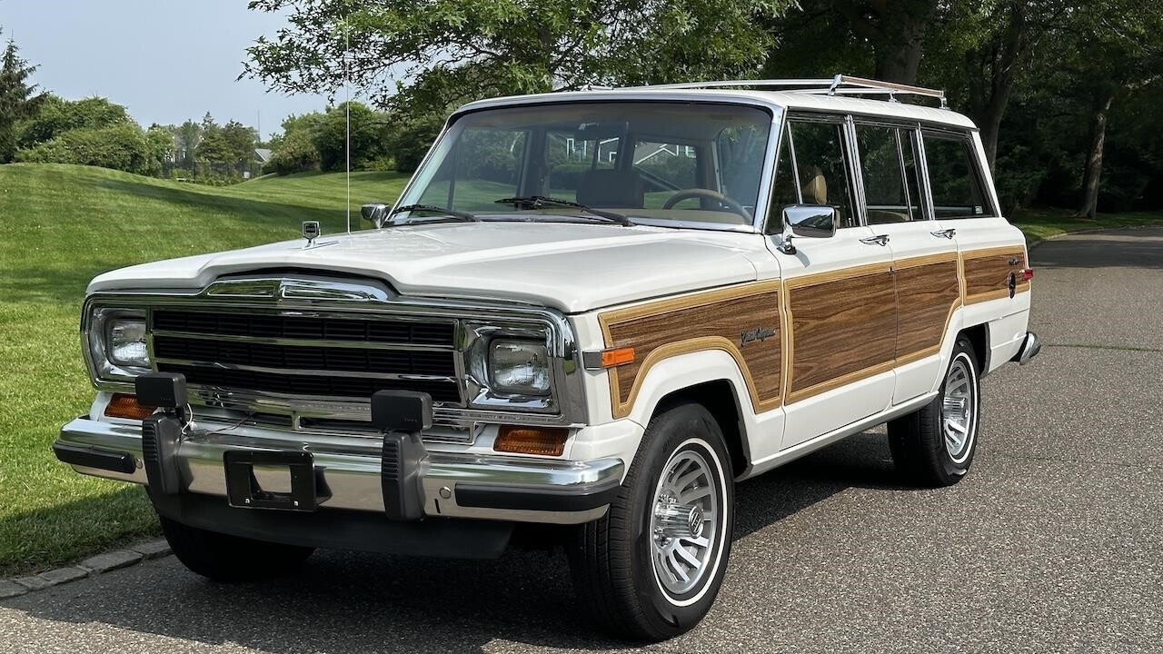 Jeep-Wagoneer-1988-SUV-8