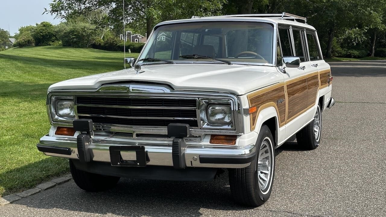 Jeep-Wagoneer-1988-SUV-9