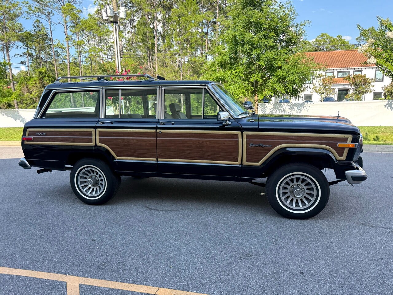Jeep-Wagoneer-1989-SUV-11