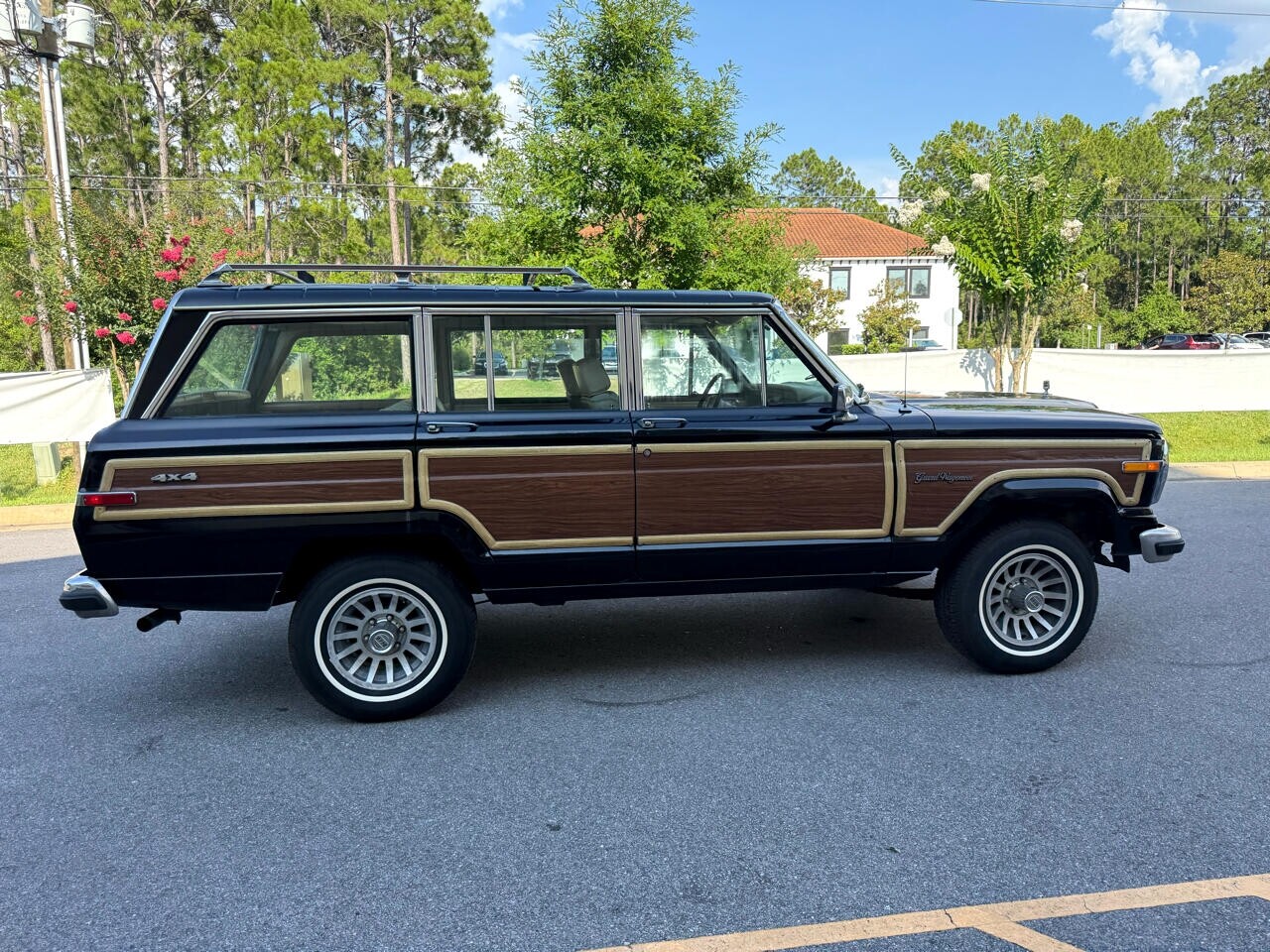 Jeep-Wagoneer-1989-SUV-13