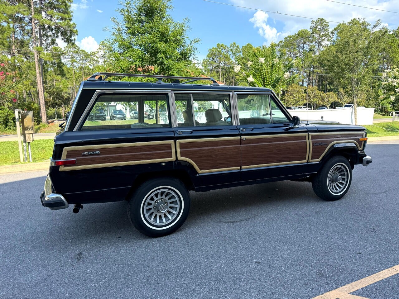 Jeep-Wagoneer-1989-SUV-17