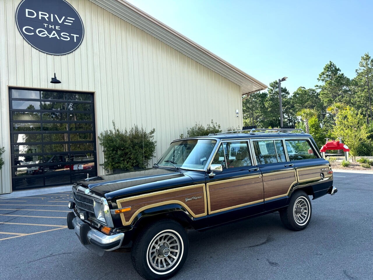 Jeep-Wagoneer-1989-SUV-2