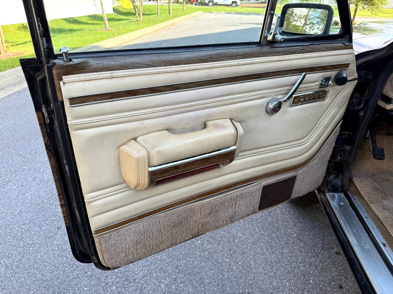 Jeep-Wagoneer-1989-SUV-35