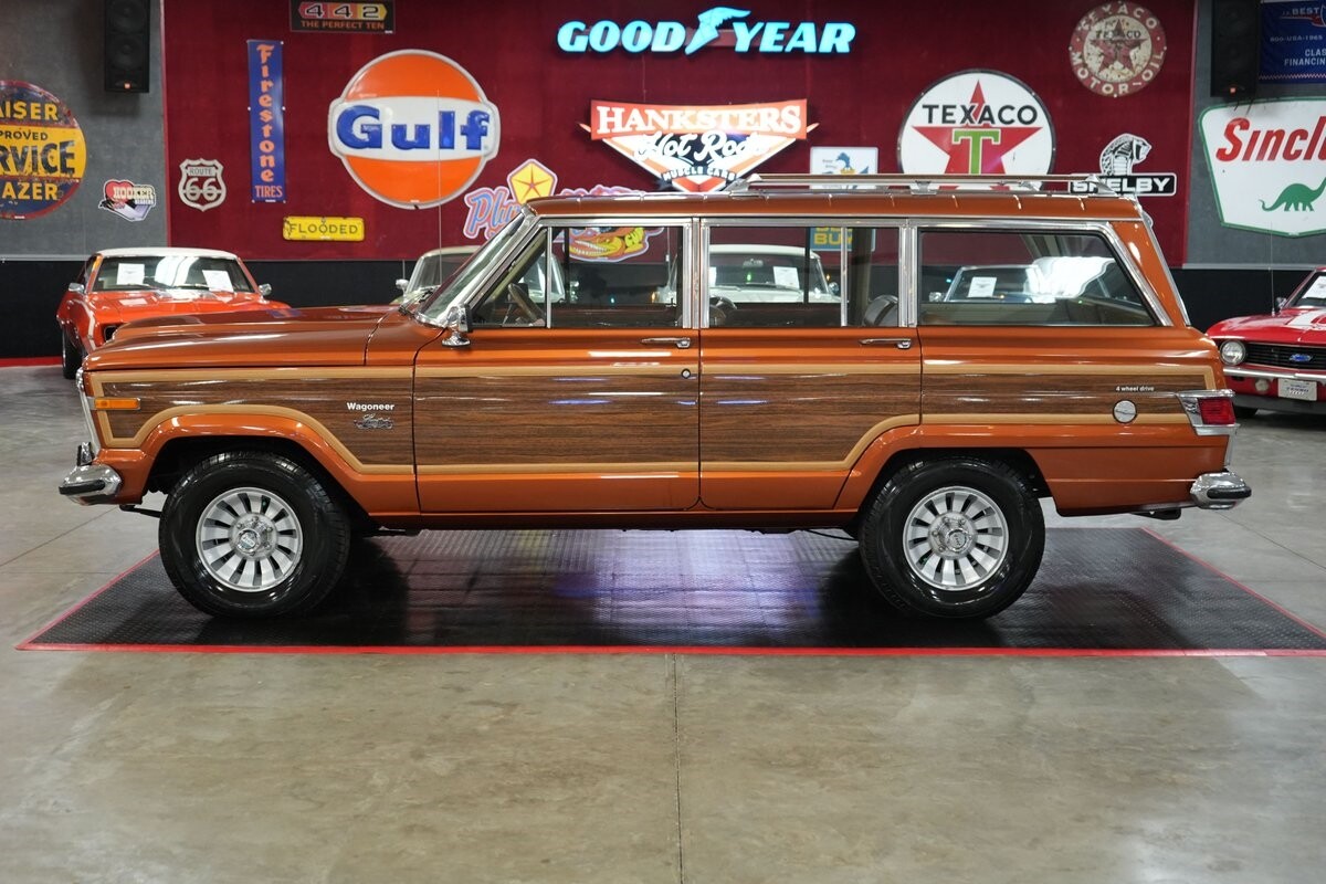 Jeep-Wagoneer-Limited-4x4-1980-SUV-2