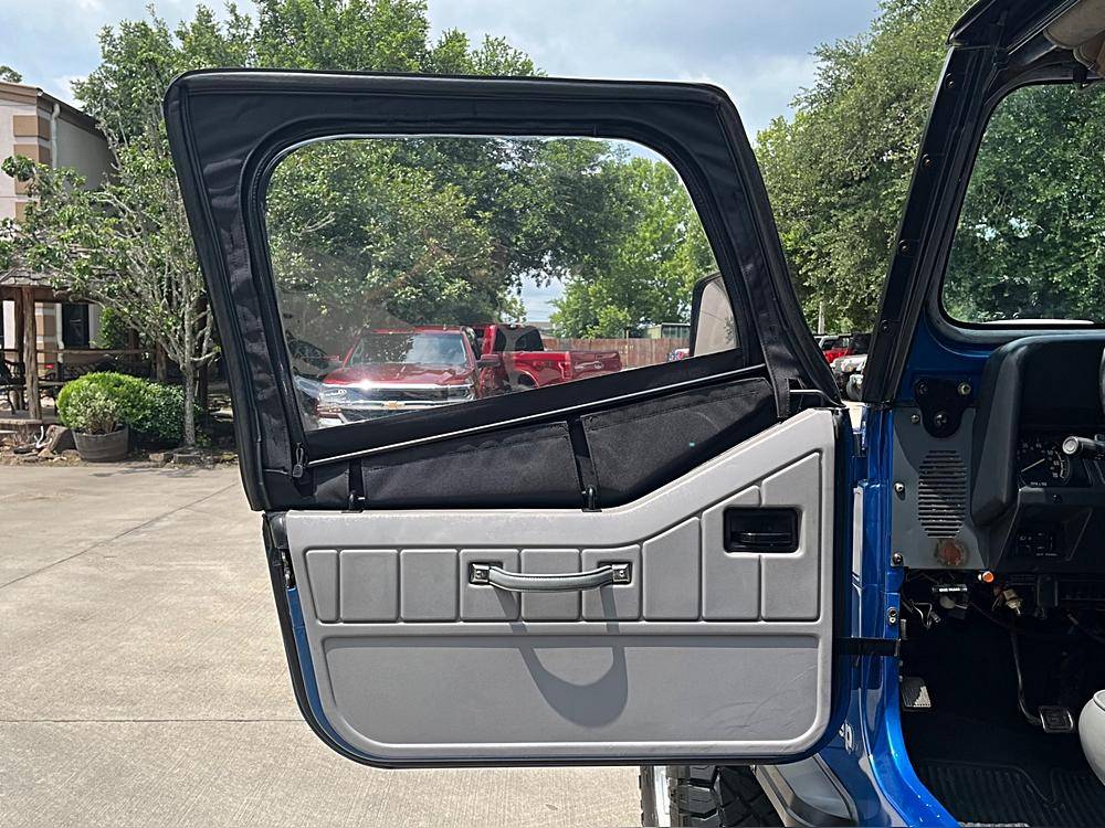 Jeep-Wrangler-1991-custom-16