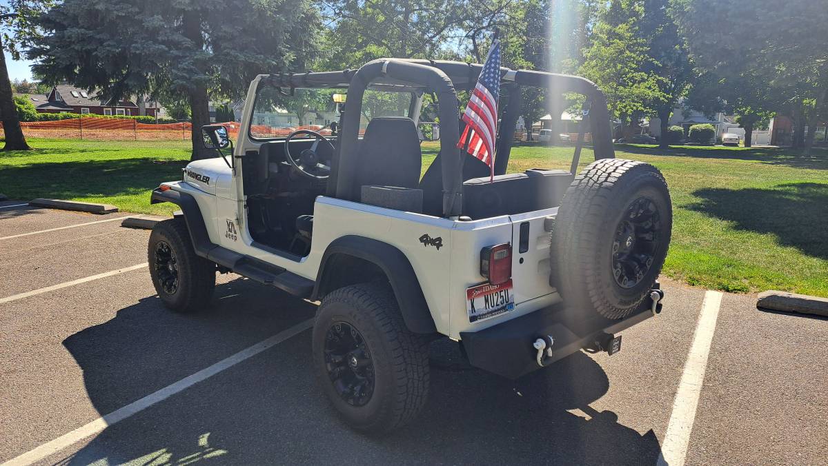 Jeep Wrangler  1993 white