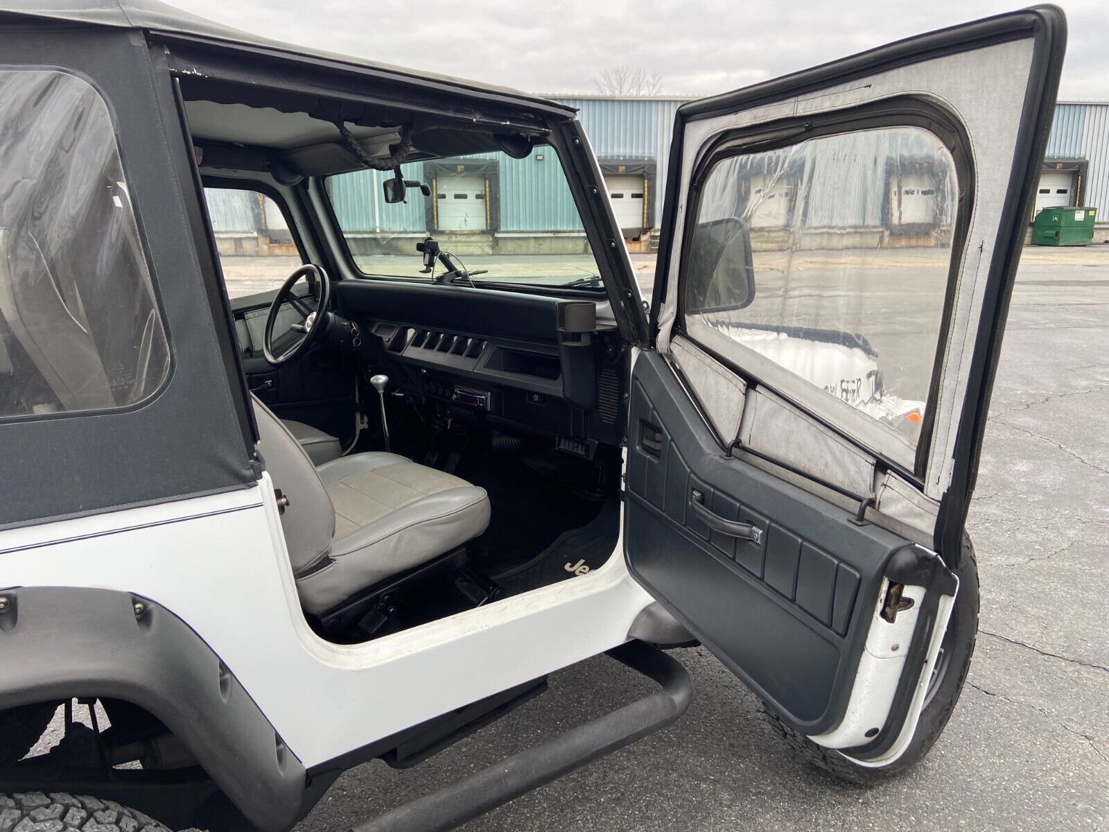 Jeep-Wrangler-1995-SUV-30