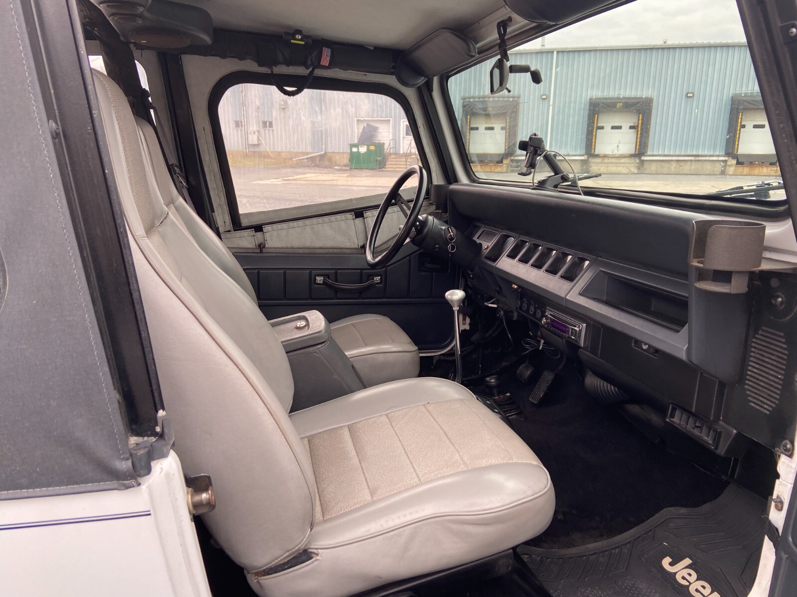 Jeep-Wrangler-1995-SUV-32