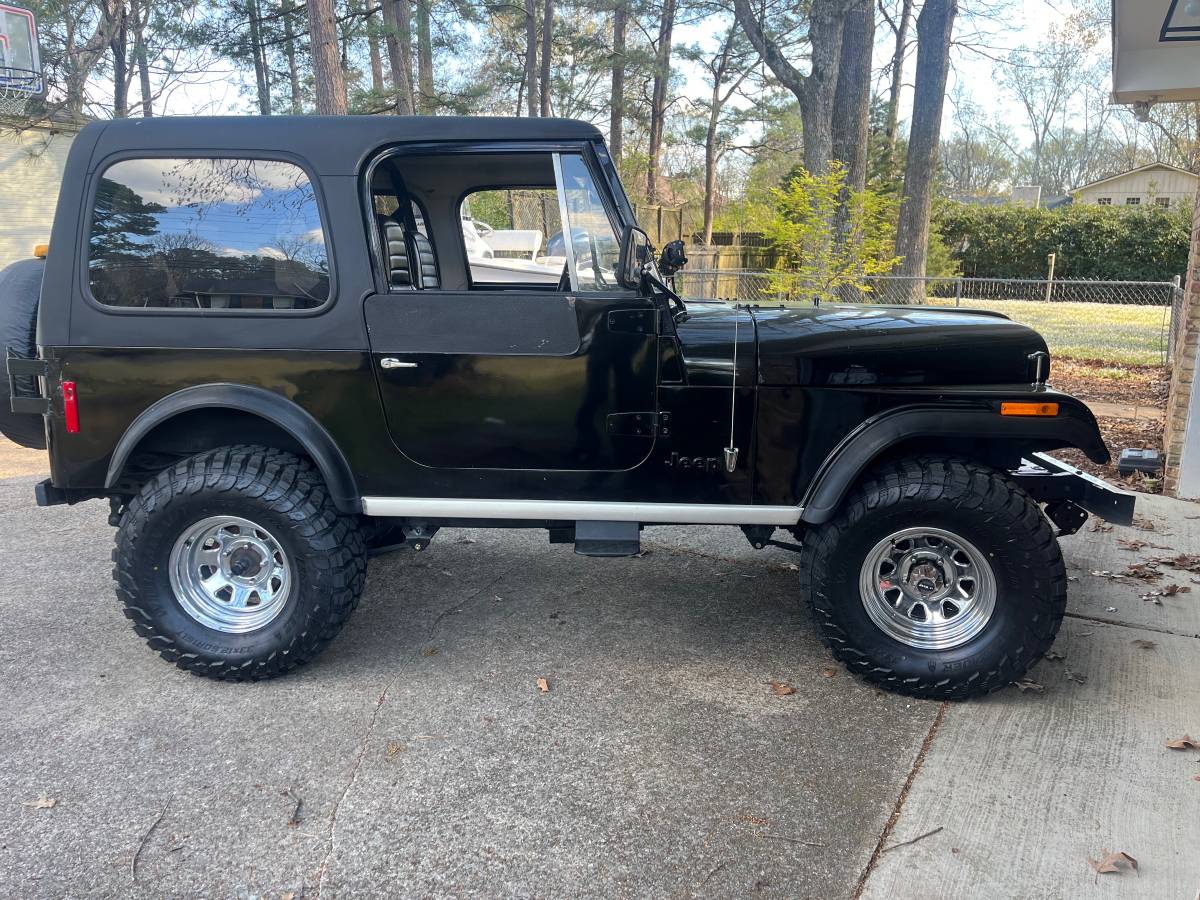 Jeep-Wrangler-cj7-1980-black-3