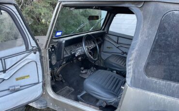 Jeep-Wrangler-sahara-1989-custom-2