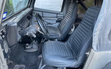 Jeep-Wrangler-sahara-1989-custom-3