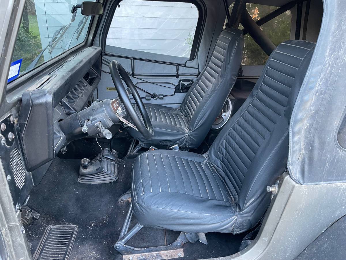 Jeep-Wrangler-sahara-1989-custom-3