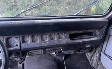 Jeep-Wrangler-sahara-1989-custom-4