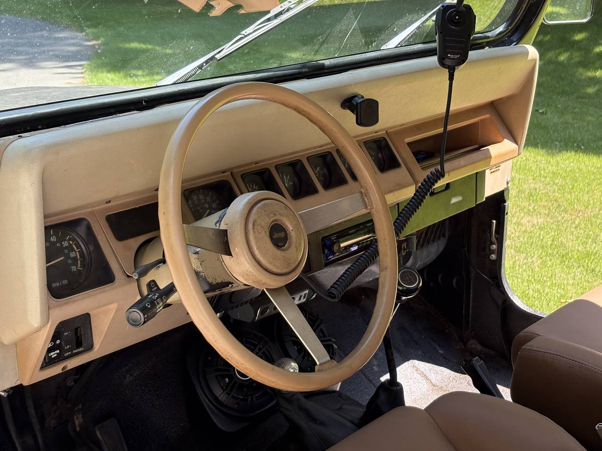 Jeep-Wrangler-yj-1991-black-5