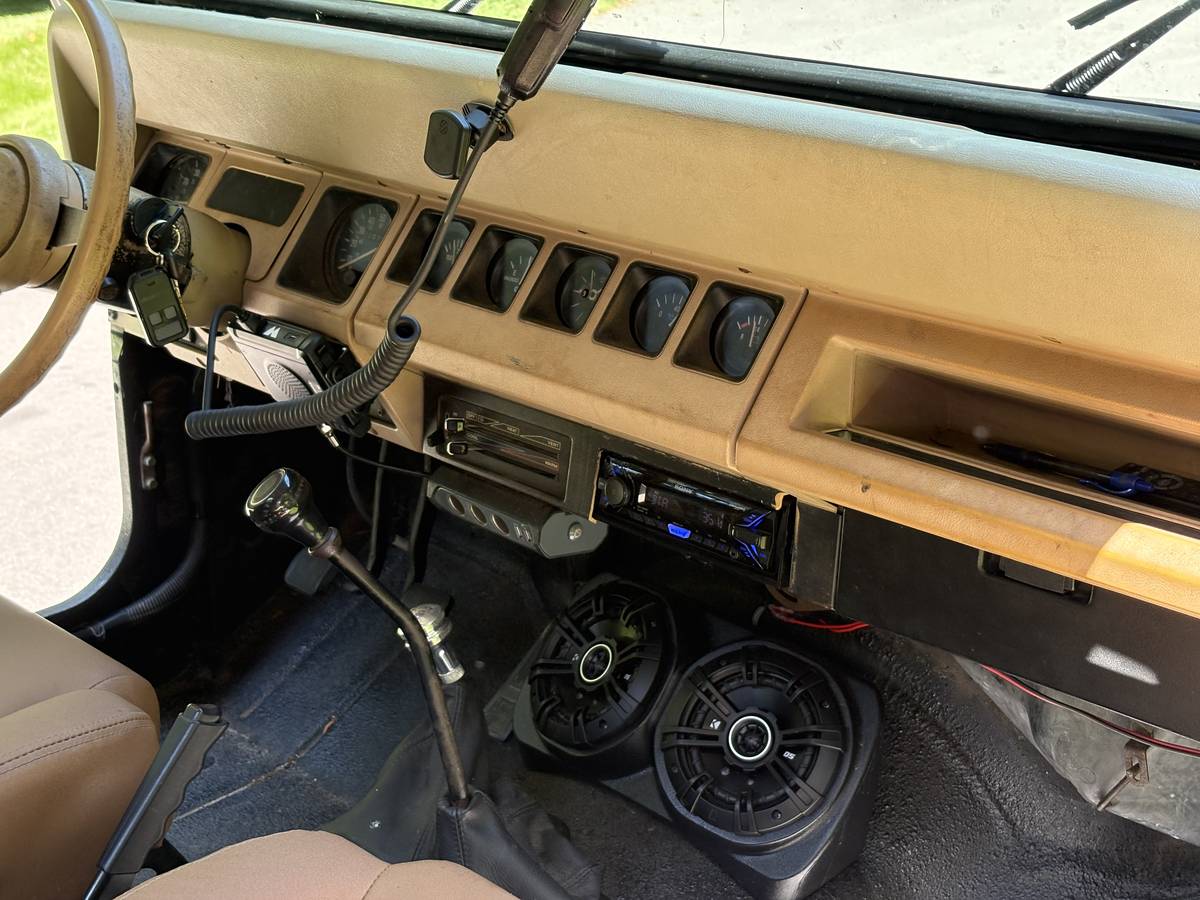 Jeep-Wrangler-yj-1991-black-6