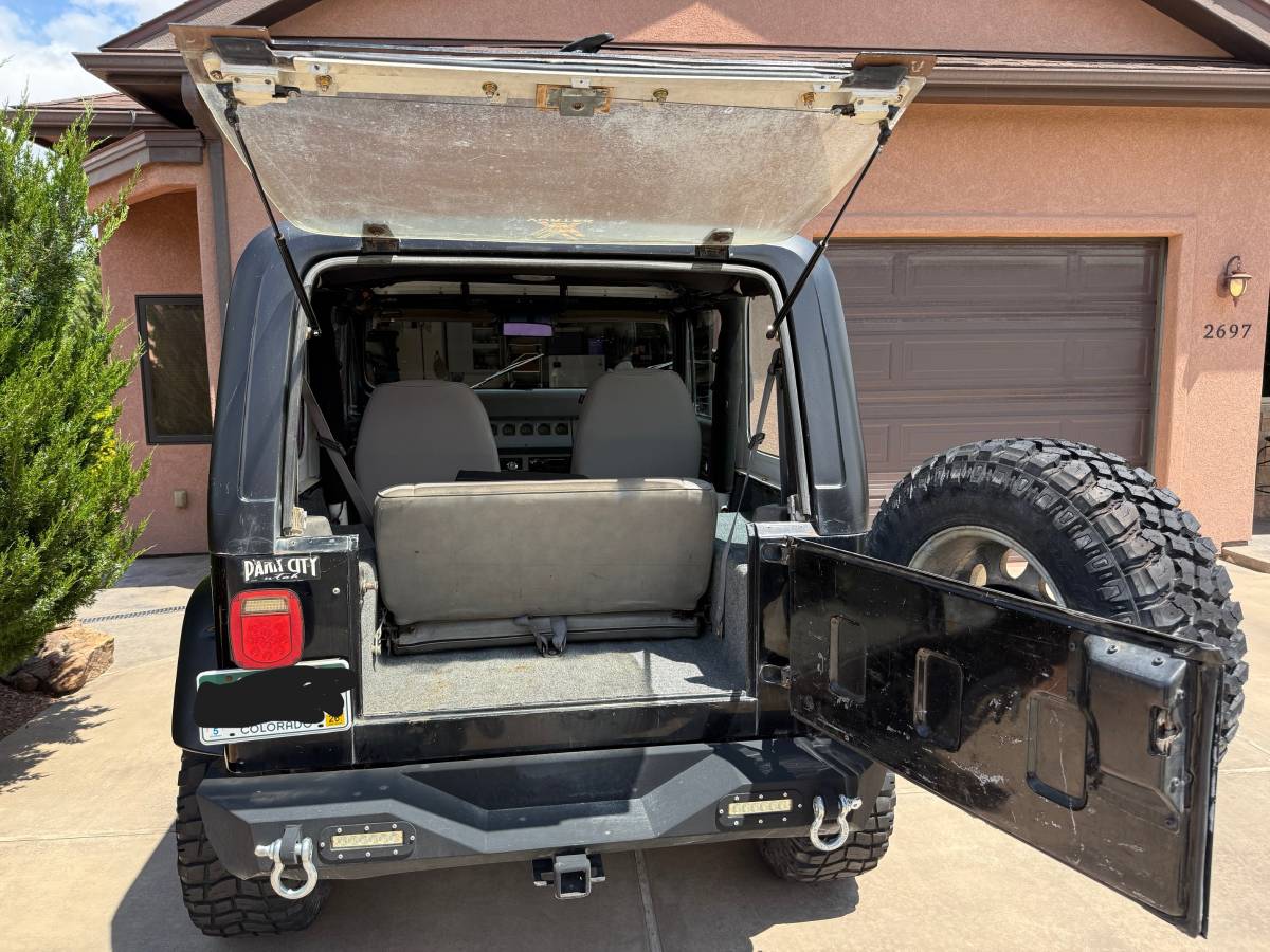 Jeep-Wrangler-yj-1992-black-15