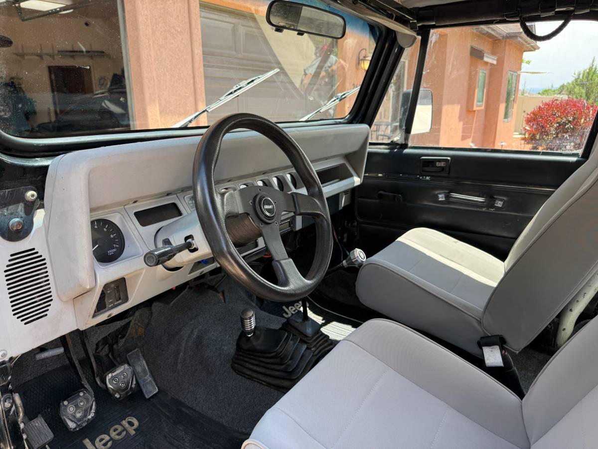 Jeep-Wrangler-yj-1992-black-17