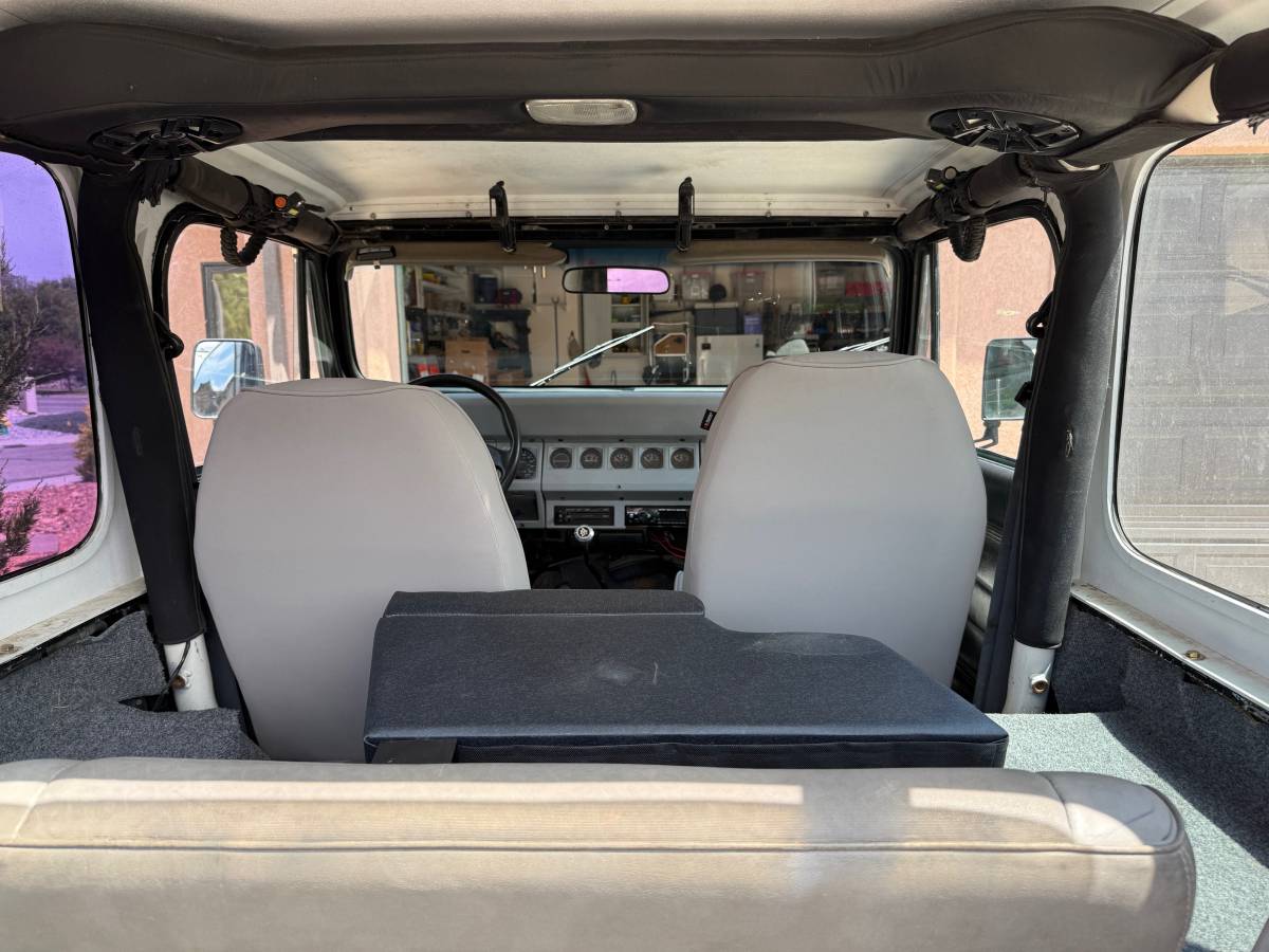 Jeep-Wrangler-yj-1992-black-19