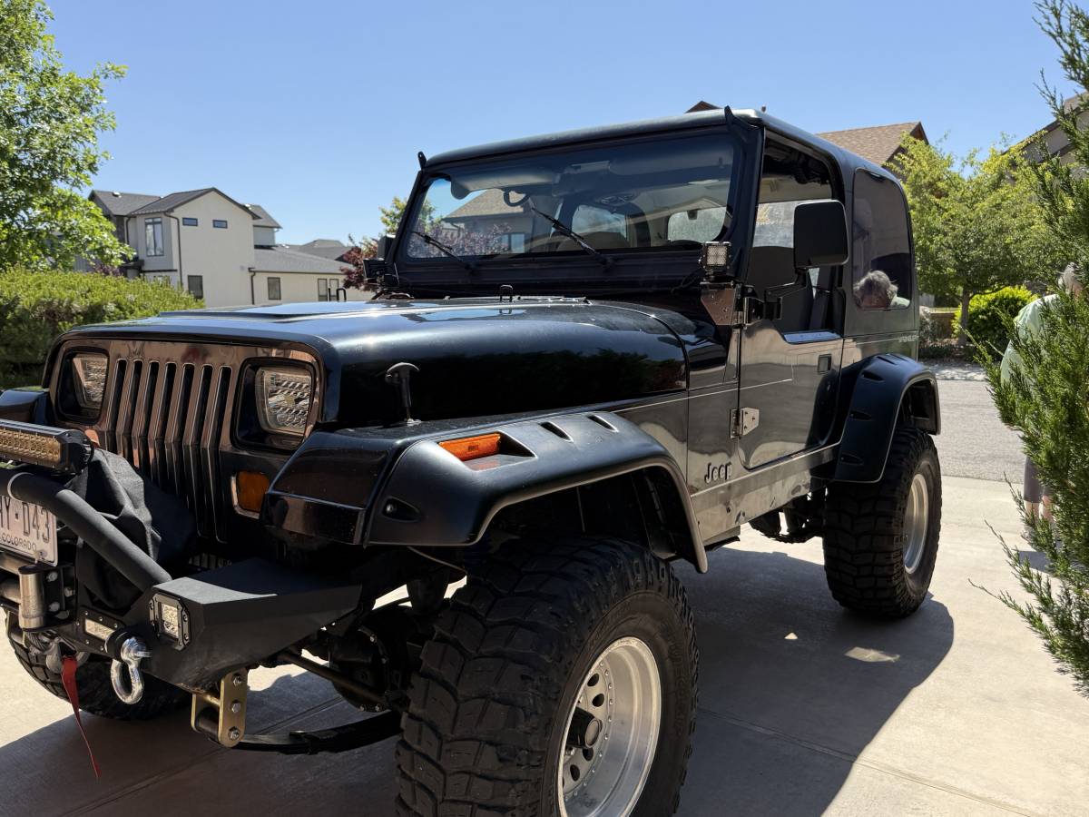 Jeep-Wrangler-yj-1992-black-2