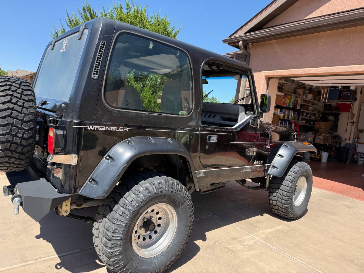 Jeep-Wrangler-yj-1992-black-21