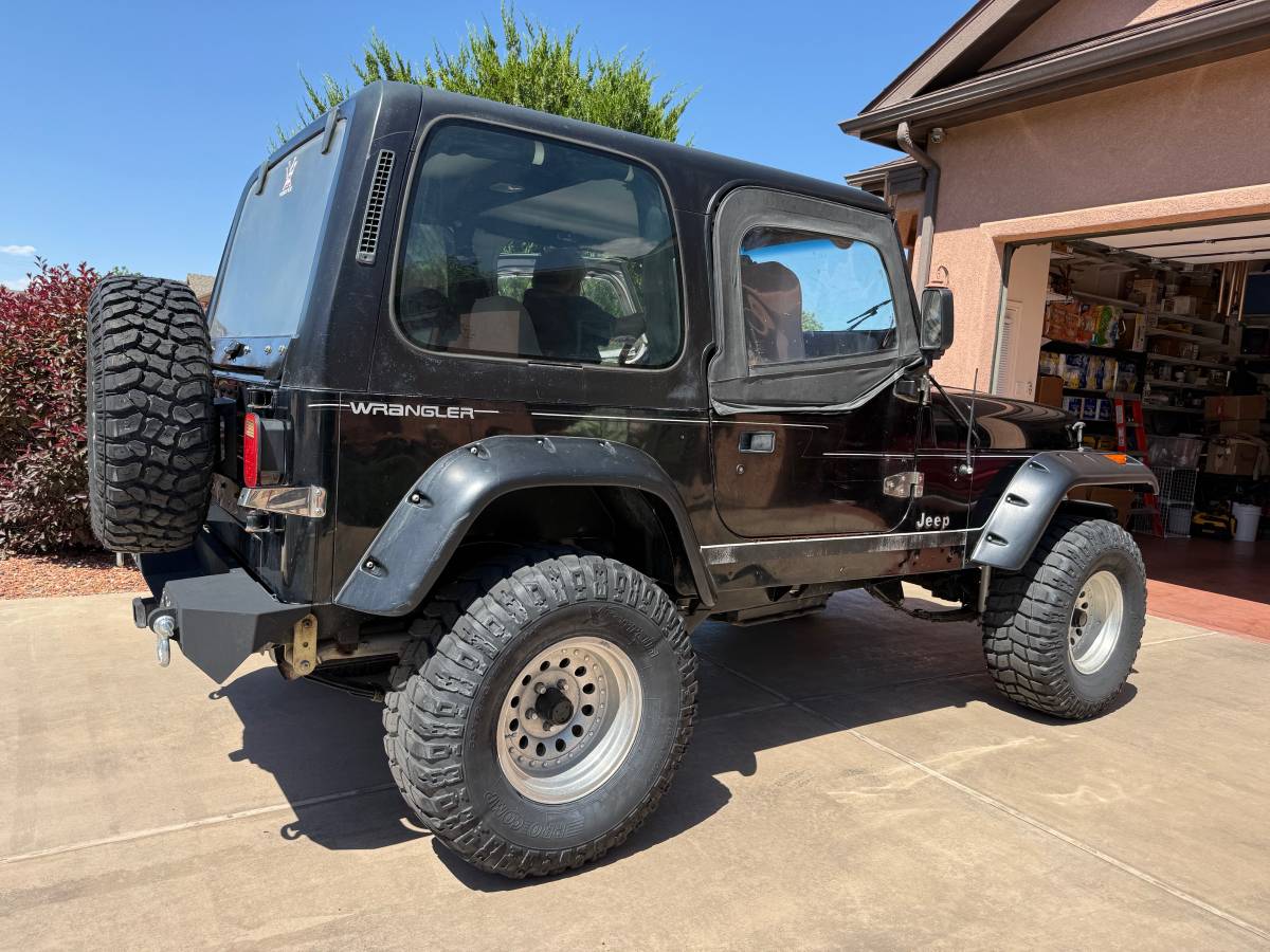 Jeep-Wrangler-yj-1992-black-22