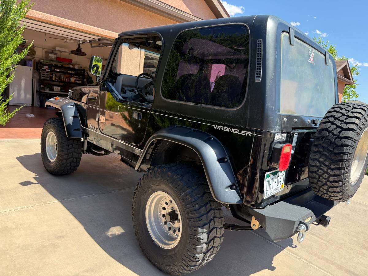 Jeep-Wrangler-yj-1992-black