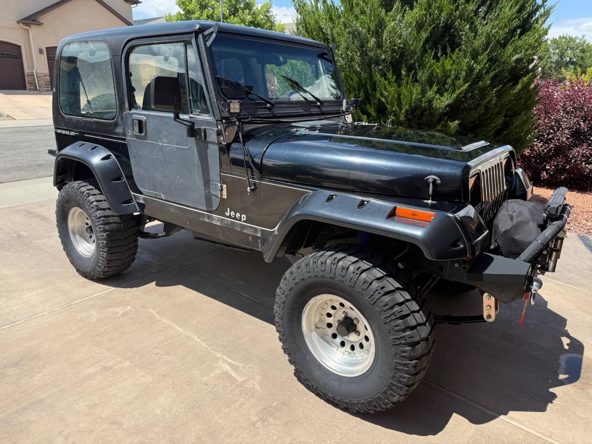 Jeep-Wrangler-yj-1992-black-5