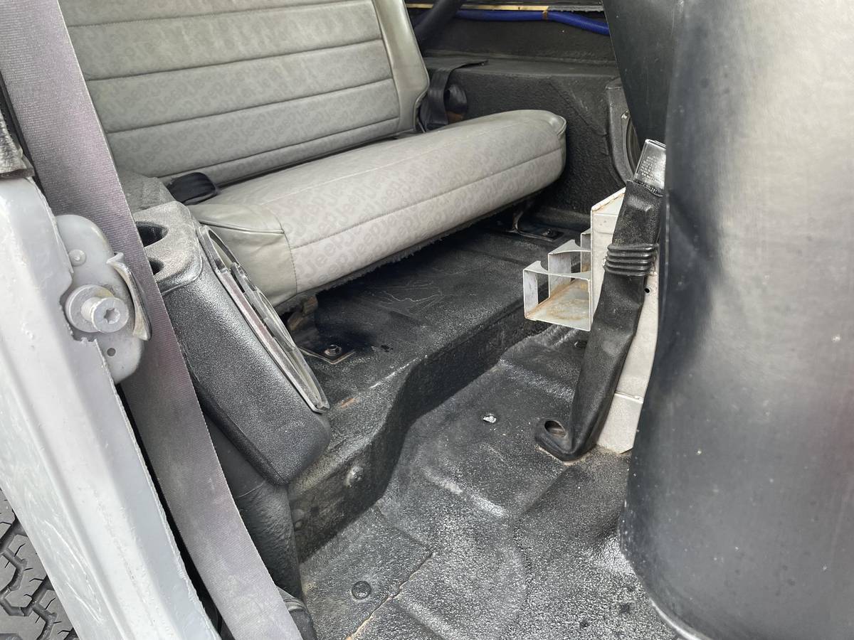Jeep-Wrangler-yj-islander-1991-grey-14
