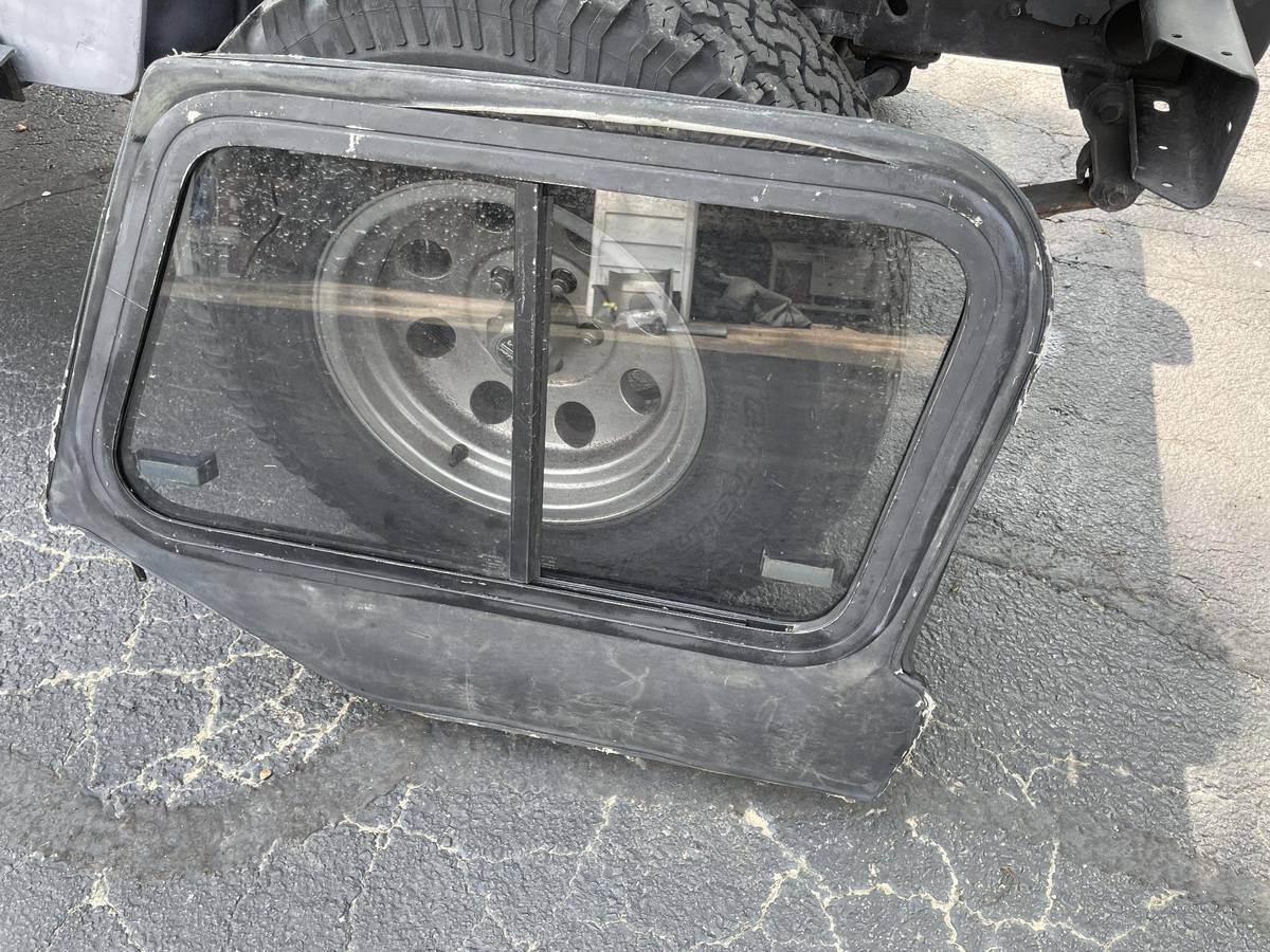 Jeep-Wrangler-yj-islander-1991-grey-7