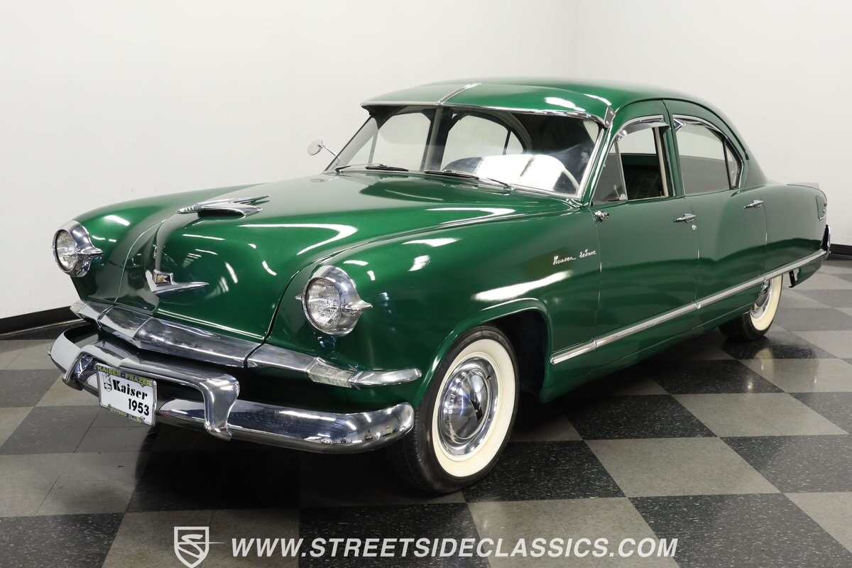 Kaiser-Deluxe-1953-Sedan-17