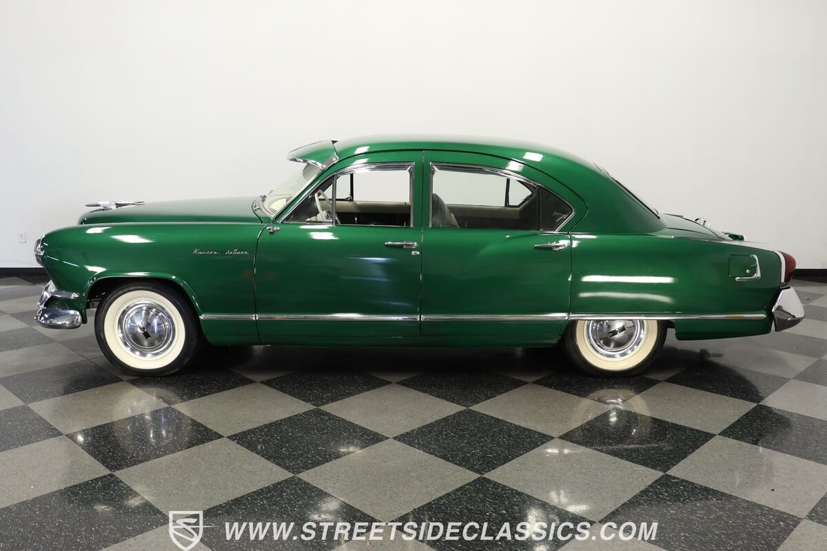 Kaiser-Deluxe-1953-Sedan-2