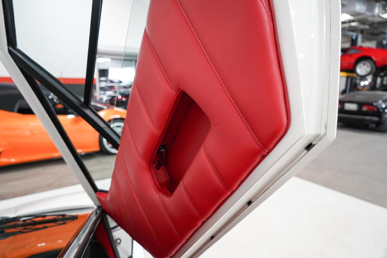 Lamborghini-Countach-1989-19