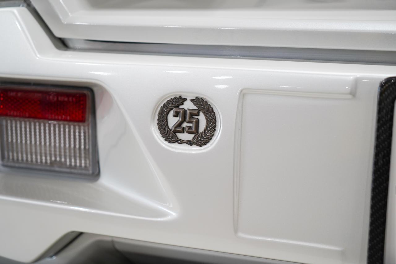 Lamborghini-Countach-1989-24
