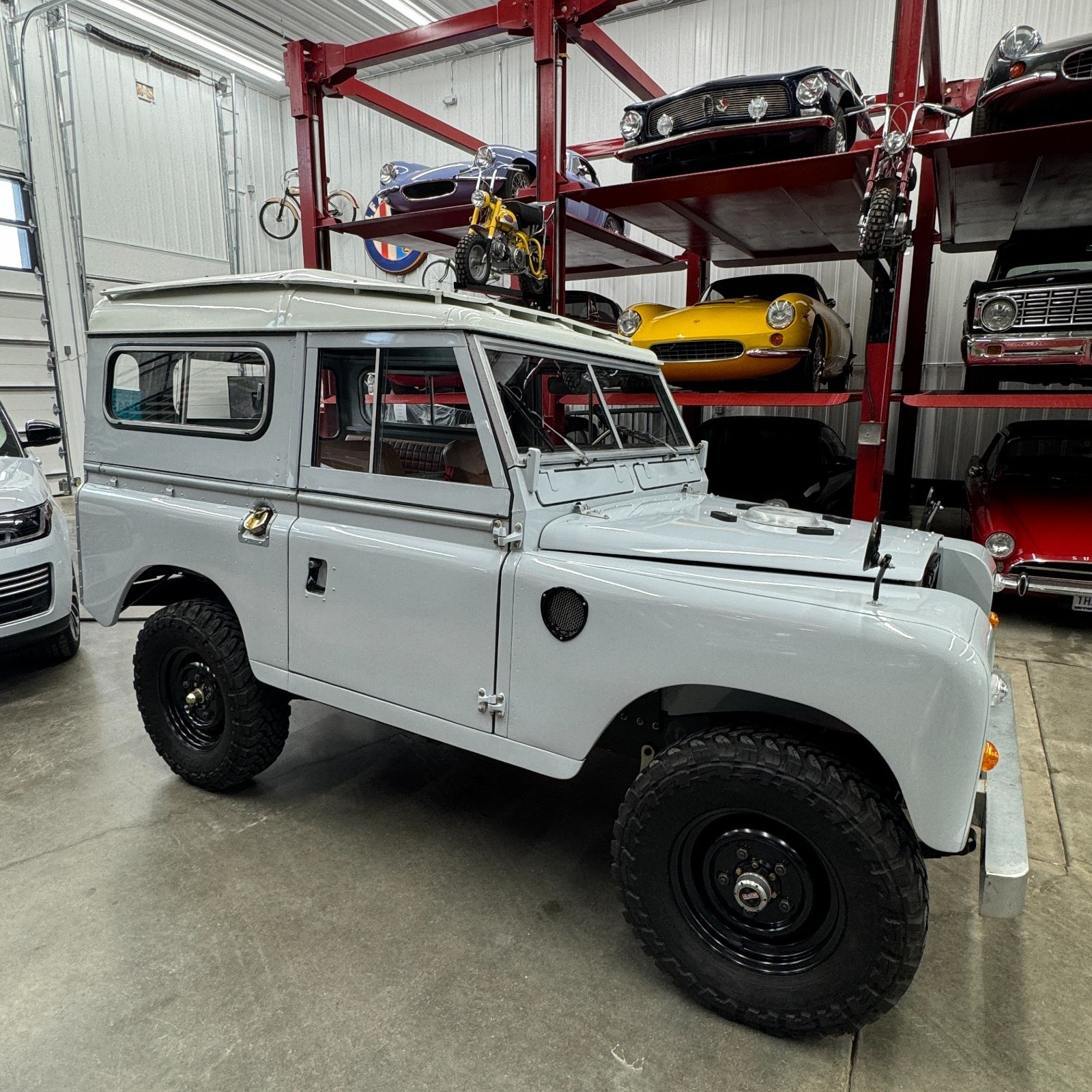 Land-Rover-Defender-1976-SUV-1