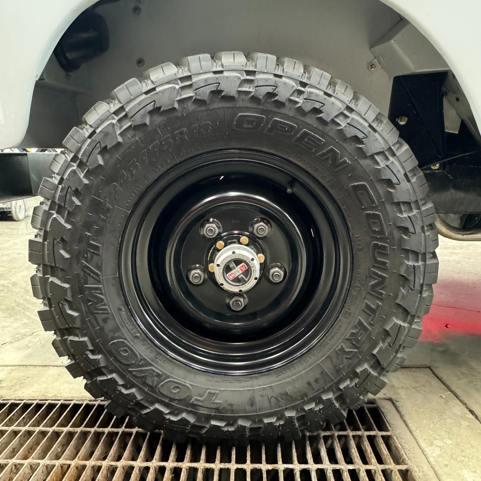 Land-Rover-Defender-1976-SUV-14