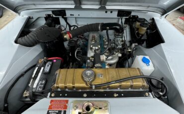 Land-Rover-Defender-1976-SUV-16