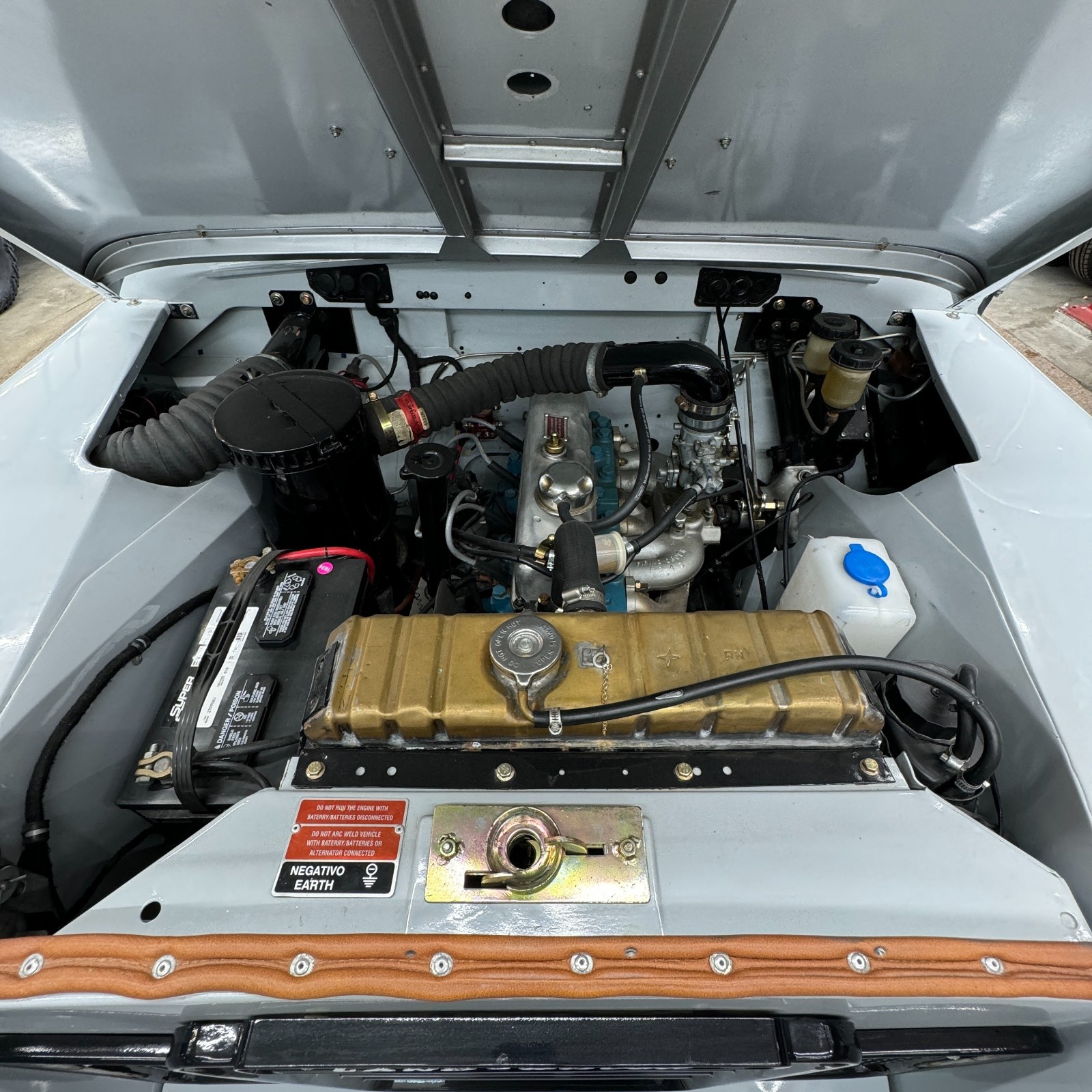 Land-Rover-Defender-1976-SUV-16