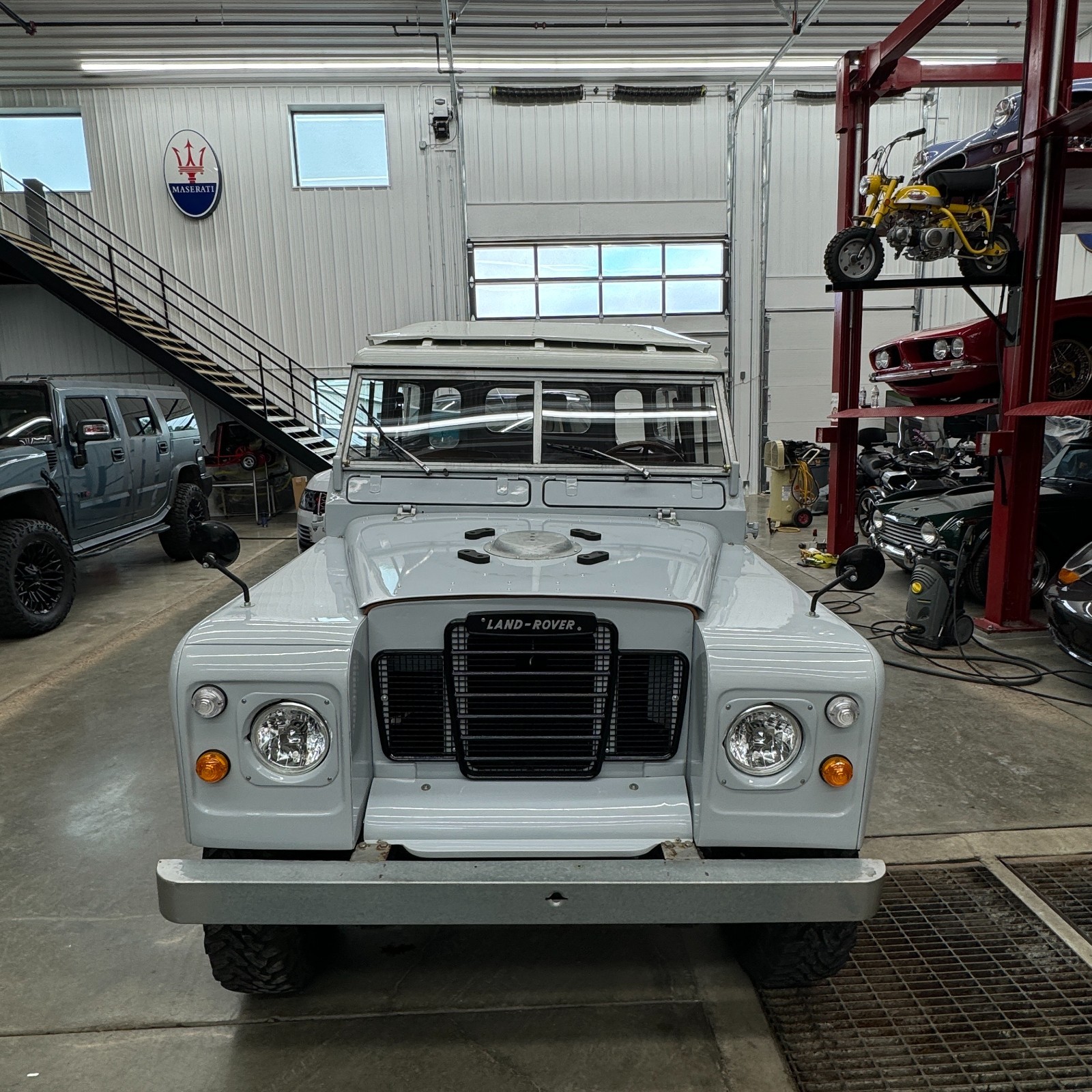 Land-Rover-Defender-1976-SUV-2