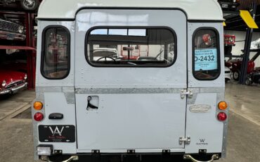 Land-Rover-Defender-1976-SUV-3
